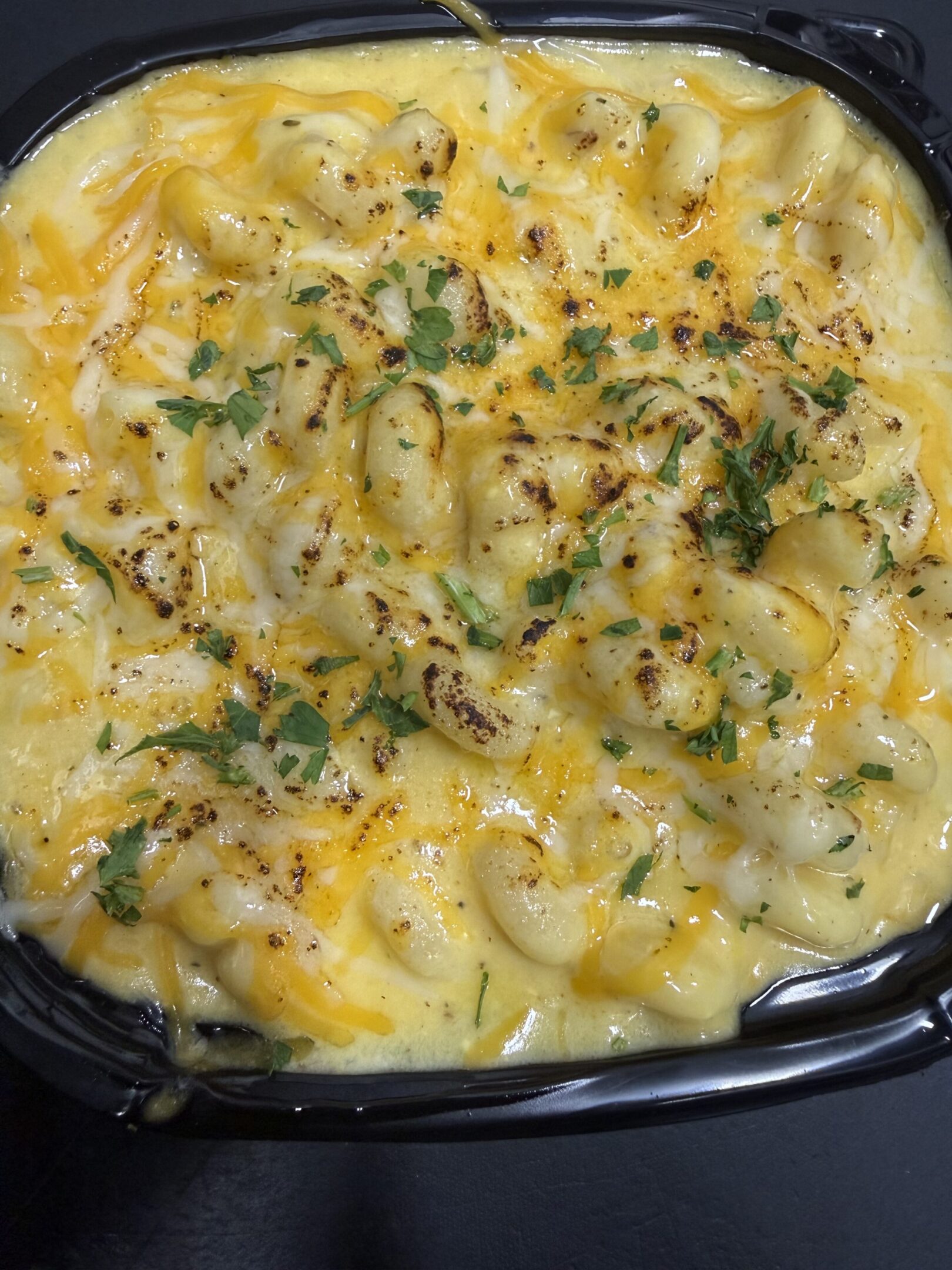 Creamy baked macaroni and cheese with parsley